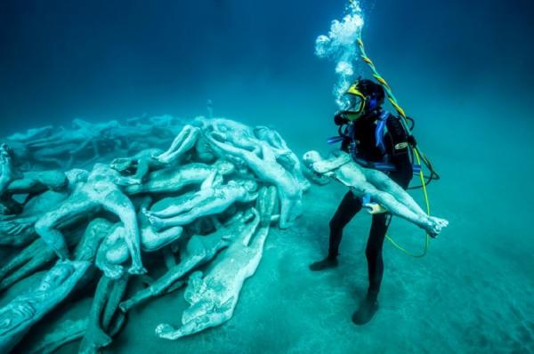 Искусство на дне моря: в Испании открылся самый большой подводный музей Европы (ФОТО)