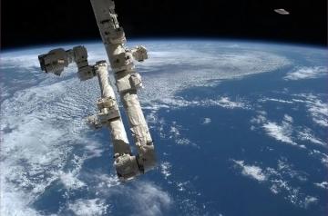Астронавт NASA во время прямой трансляции пытался заслонить собой НЛО (ВИДЕО)