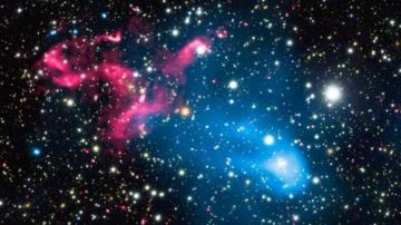 Астрономы обнаружили космический ускоритель частиц, образованный черными дырами двух галактик