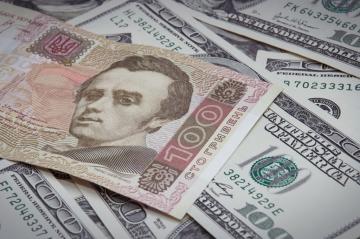 Национальный банк Украины продолжает поднимать курс доллара