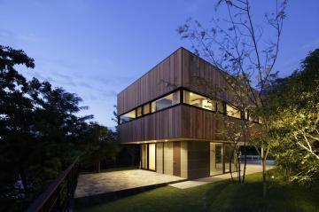 Строгость и простота архитектурной композиции: эффектный жилой дом на лоне природы в Японии (ФОТО)