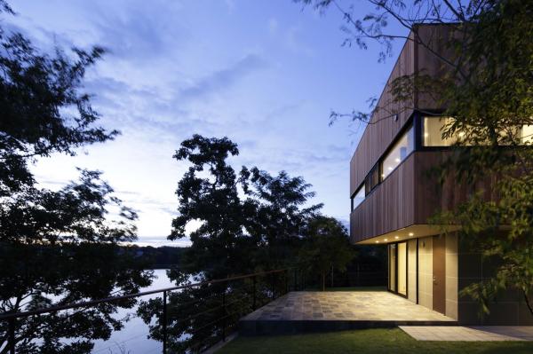 Строгость и простота архитектурной композиции: эффектный жилой дом на лоне природы в Японии (ФОТО)