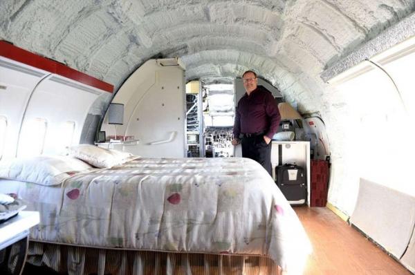 Житель Техаса исполнил детскую мечту и построил дом в самолете (ФОТО)