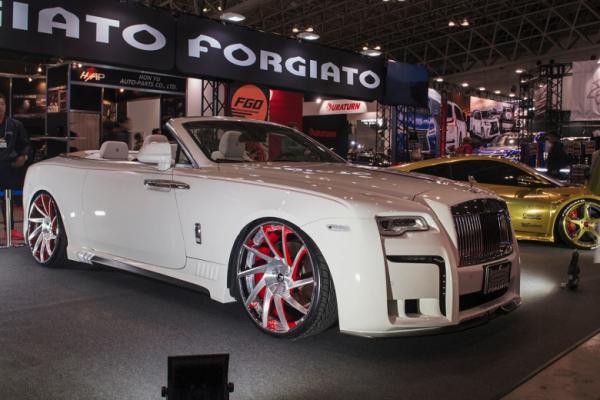На японском празднике автотюнинга показали неординарный кабриолет Rolls-Royce (ФОТО)