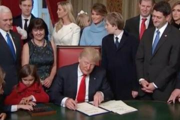 Дональд Трамп подписал первые указы на посту президента США
