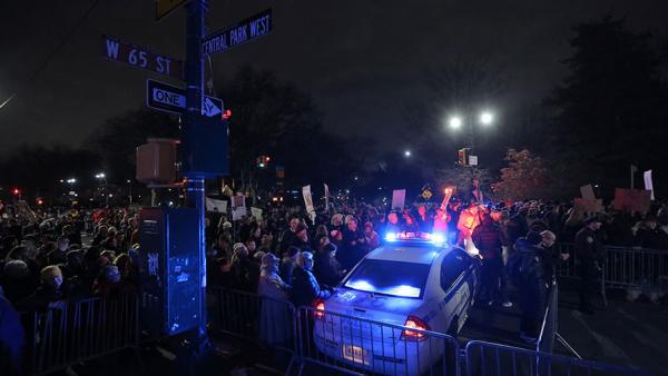 Протест против президента: голливудские звезды провели митинг против Дональда Трампа (ФОТО)