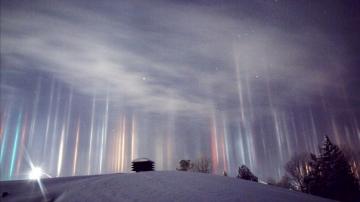 Небо Канады озарили мистические световые столбы (ВИДЕО)