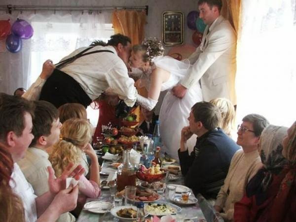 15 свадебных фото, которые передают дух «настоящего праздника» (ФОТО)
