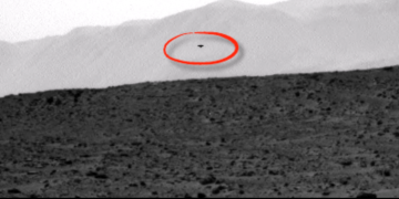 Марсоход «Curiosity» зафиксировал над Марсом неизвестный летающий объект (ВИДЕО)
