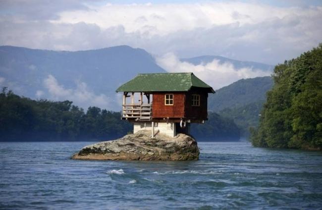15 экстремальных домов, построенных в необычных местах (ФОТО)