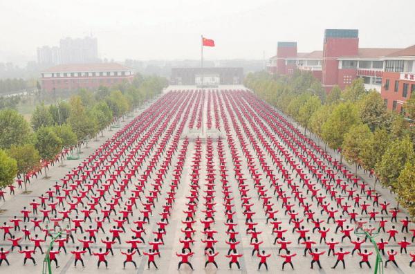 Почему в Китае толпа — это не угроза, а искусство (ФОТО) 