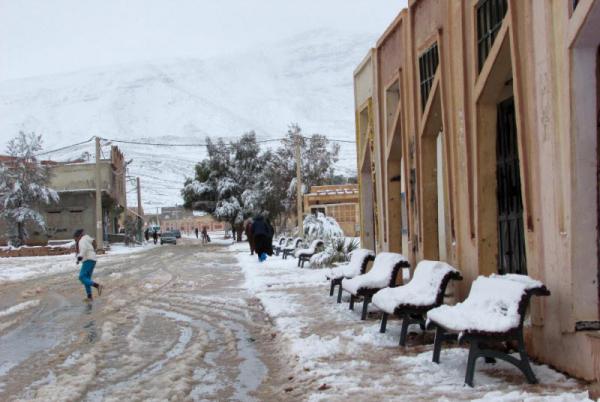 Снегопад в пустыне Сахара (ФОТО)  Снегопад в пустыне Сахара (ФОТО)