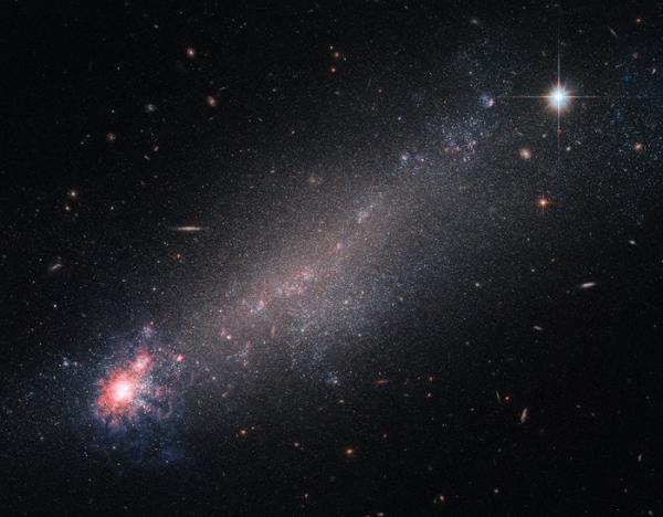 Телескоп «Хаббл» показал снимок необычной галактики (ФОТО)