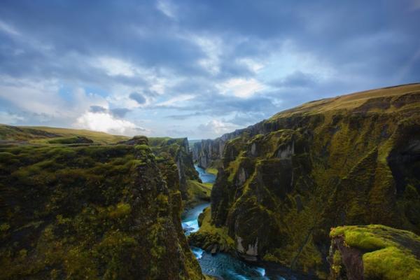 Завораживающие снимки уникального каньона в Исландии (ФОТО)