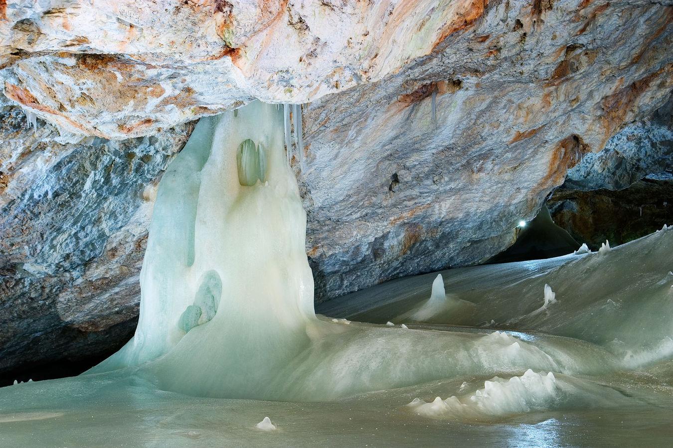 Чудо природы: Добшинская ледяная пещера в Словакии (ФОТО)
