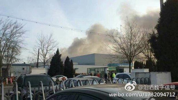 В Китае загорелся завод по производству аккумуляторов Samsung (ФОТО)