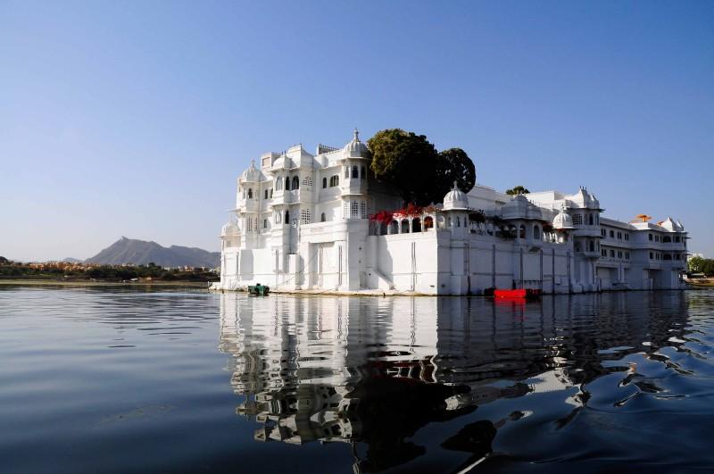 Удивительное творение: Озерный дворец в Удайпуре (ФОТО)