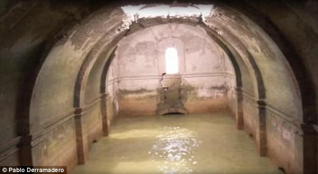 Засуха в Мексике полностью обнажила 400-летний храм (ФОТО)