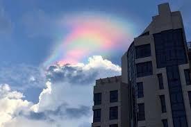 Оптический феномен: в небе над Сингапуром заметили “огненную” радугу (ФОТО)