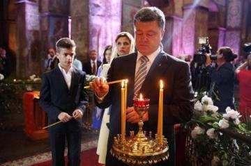 Социологи: Украинцы больше доверяют церкви, чем Порошенко