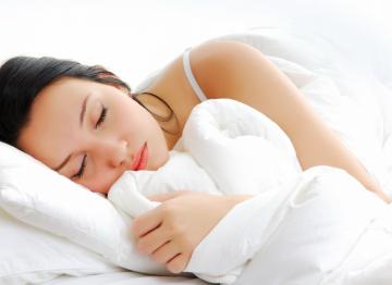 Сон стирает лишнюю информацию в мозге человека, - ученые 