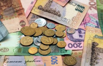 Украинцы на заработках передают деньги в страну