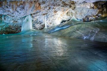 Чудо природы: Добшинская ледяная пещера в Словакии (ФОТО)