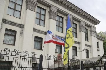 Горсовет Киева расторгает с посольством РФ договор об аренде земли