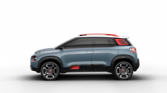 В Сети появились снимки Citroen C-Aircross (ФОТО)