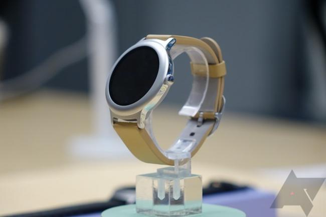 Google официально представила «умные» часы Watch Sport и Watch Style (ФОТО)