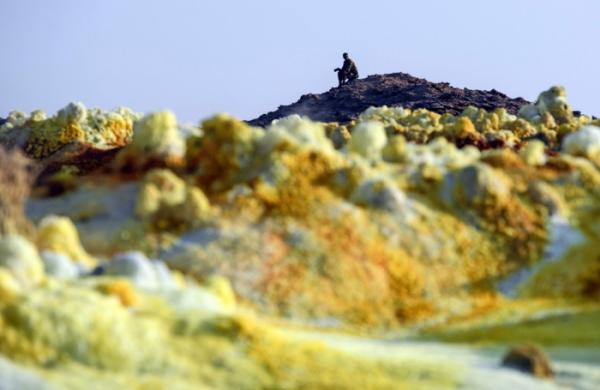 Тяжелая работа: как добывают соль в одном из самых негостеприимных мест на Земле (ФОТО)