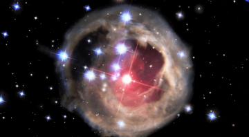 Телескоп Хаббл запечатлел грандиозный взрыв звезды в нашей галактике (ВИДЕО)