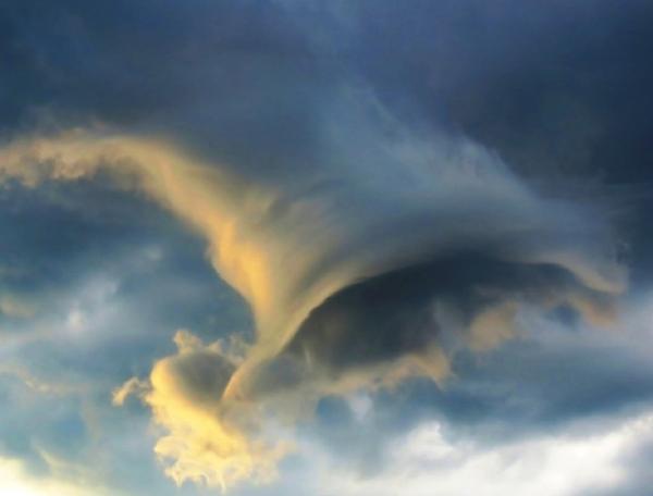 Уникальный снимок: в небе над Рио-де-Жанейро открылся "вход" в параллельный мир (ФОТО)