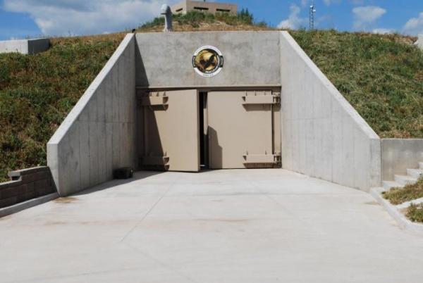 Убежище миллионеров: в США построили самый роскошный бункер в мире (ФОТО)