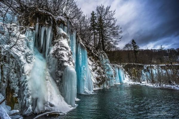 Завораживающее зрелище: тысячи замерзших водопадов национального парка Хорватии (ФОТО)