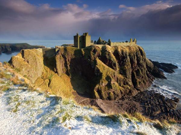 Памятник времен Средневековья: легендарный замок Данноттар в Шотландии (ФОТО)