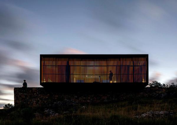 Идеальные взаимоотношения между природой и архитектурой: дом-контейнер в горах Уругвая (ФОТО)