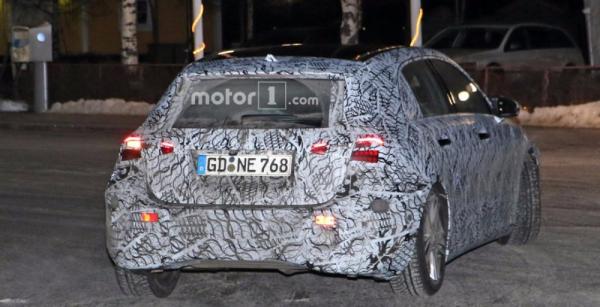 Папарацци заглянули в салон нового комфортабельного хэтчбека Mercedes-Benz (ФОТО)
