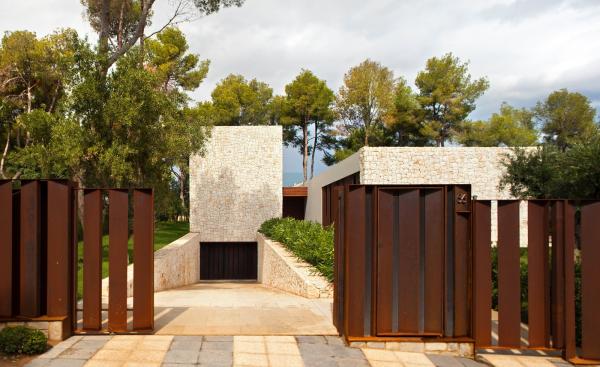 Уют и теплая атмосфера:  эффектный проект современного особняка в Испании (ФОТО)