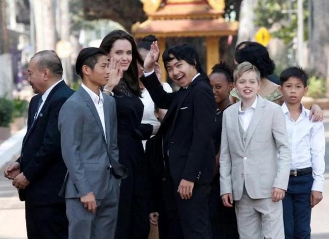 Анджелина Джоли впервые вышла в свет после развода (ФОТО)