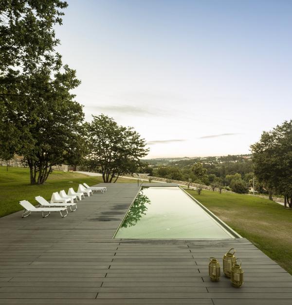 Современный дом среди зелёных сельских террас: эффектная резиденция в Португалии (ФОТО)