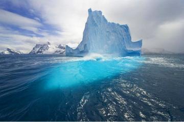 От Антарктиды откололся айсберг размером с город (ФОТО)