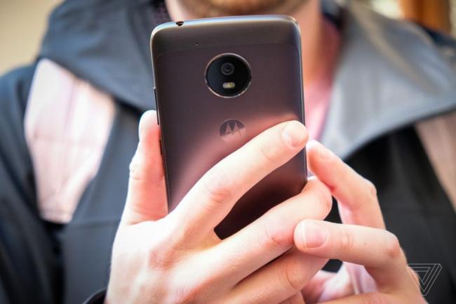 Lenovo представила смартфоны Moto G5 и G5 Plus (ФОТО)