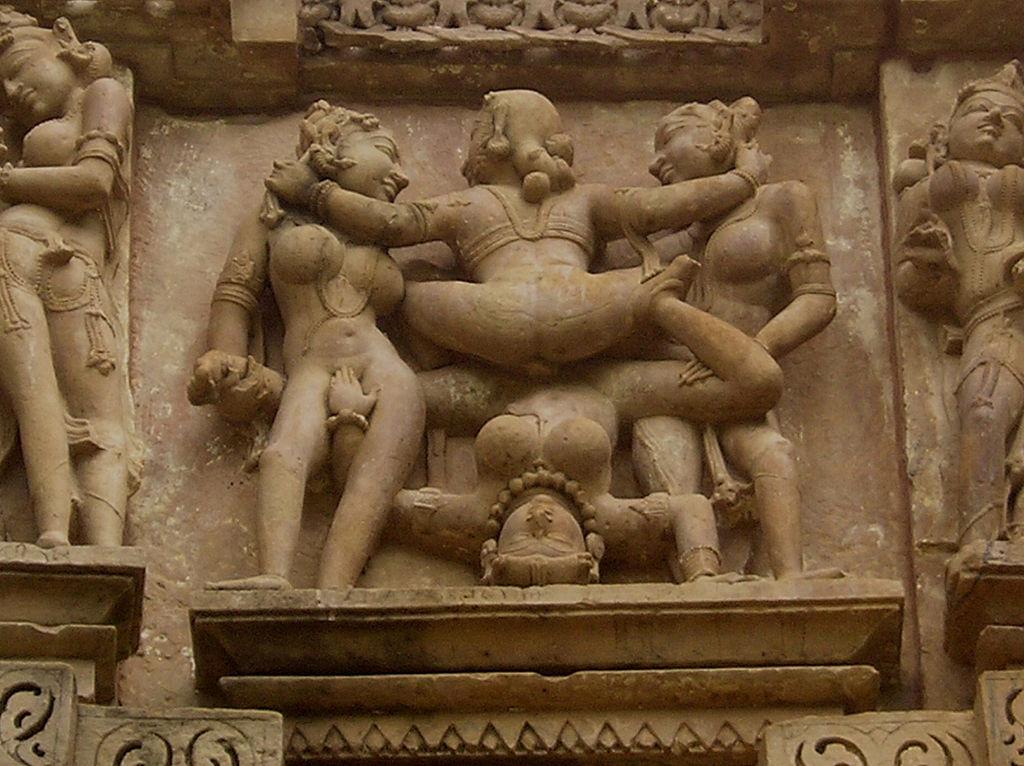 Затерянные в джунглях эротические храмы Индии (ФОТО)
