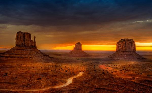 Земля индейцев и марсианских пейзажей: захватывающая долина монументов в США (ФОТО)