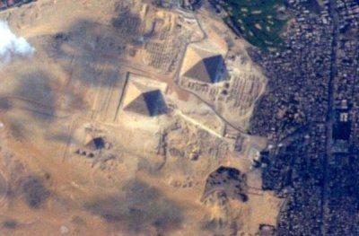 Астронавт показал, как выглядят египетские пирамиды из космоса (ФОТО)