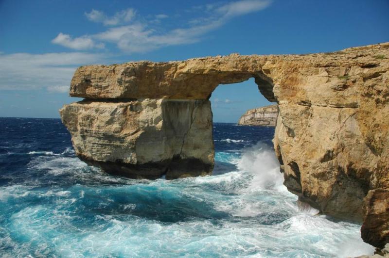 На Мальте обрушилась в море знаменитая природная арка