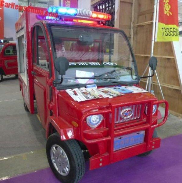 В Китае представили самый маленький пожарный автомобиль в мире (ФОТО)