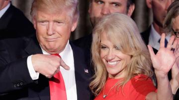 Непристойное поведение. Советница Трампа оправдалась за свою позу в Овальном кабинете (ФОТО)
