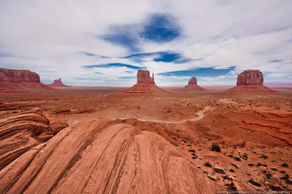 Земля индейцев и марсианских пейзажей: захватывающая долина монументов в США (ФОТО)
